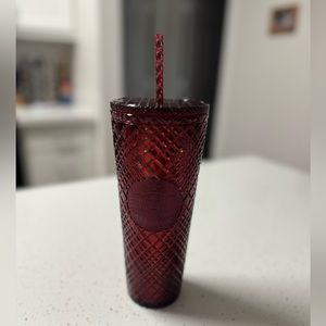 Starbucks Limited Edition Christmas Red Geometric Venti Tumbler 24 Ounces